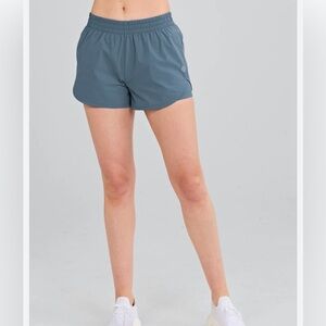 NWT Tasc Medium Ready 2-in-1 Short Storm gray